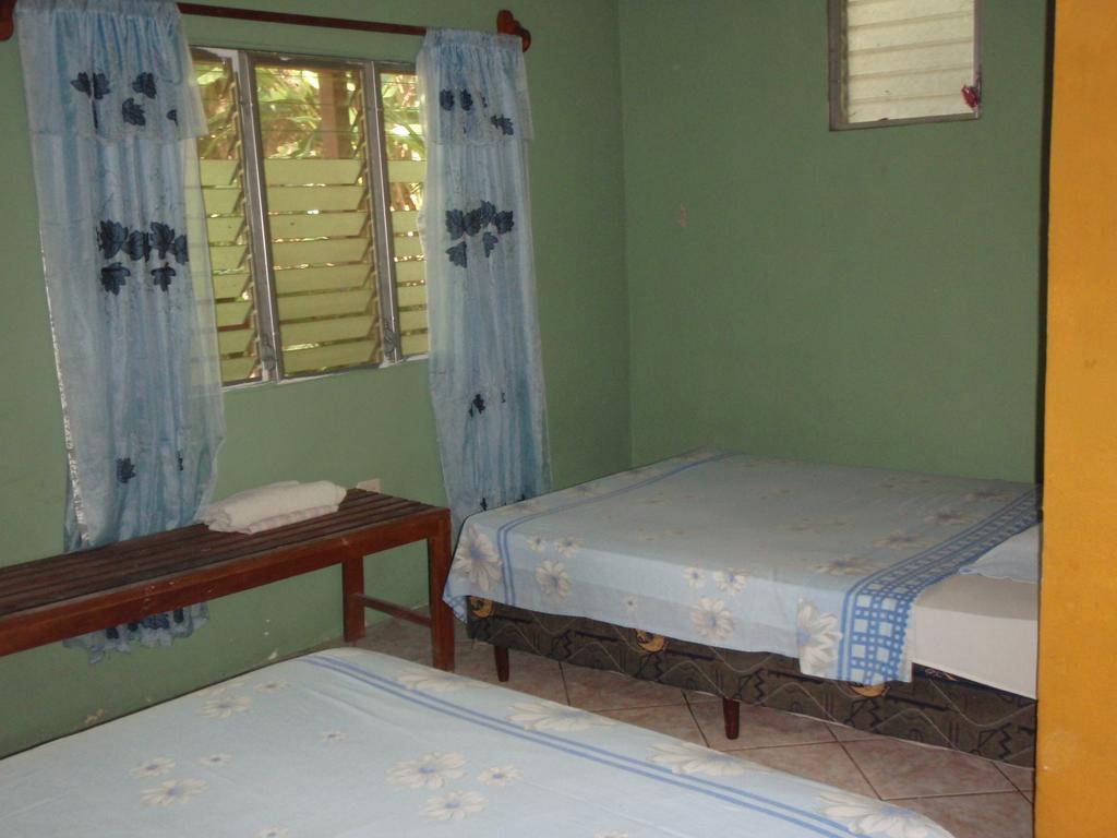 Guest House Posada Ixchel El Remate Oda fotoğraf